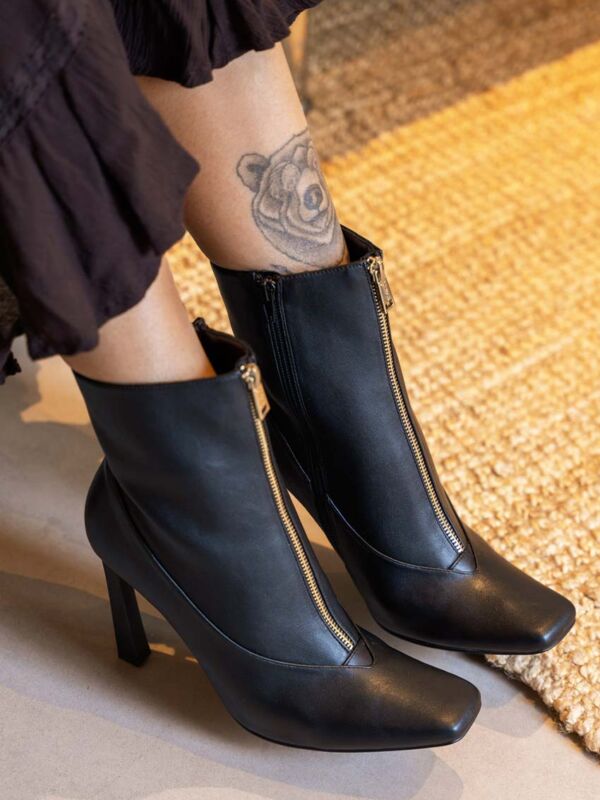 Bottines Noires à Talon Haut Gaudi Baby Black Hiver 2026 : zip frontal doré, cuir lisse et talon haut, hiver 2026