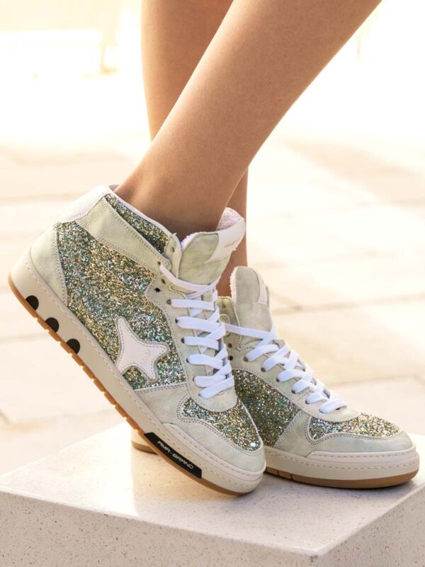 Sneakers hautes femme Ama Brand Deluxe paillettes dorées iridescentes avec étoile blanche, collection printemps-été 2026, chaussures italiennes luxe