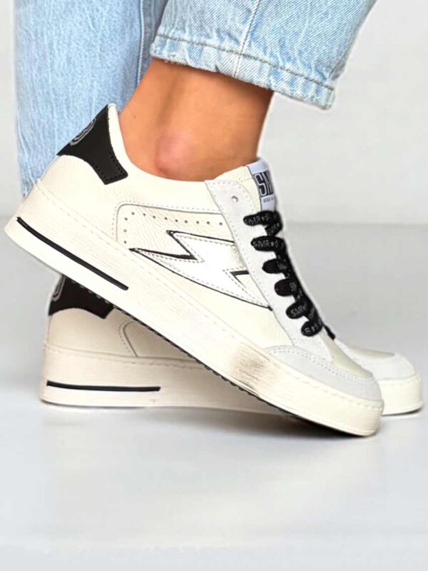 Basket femme Semerdjian SMR23 Noubar 10489 blanche et noire, sneakers urbaines en cuir portées