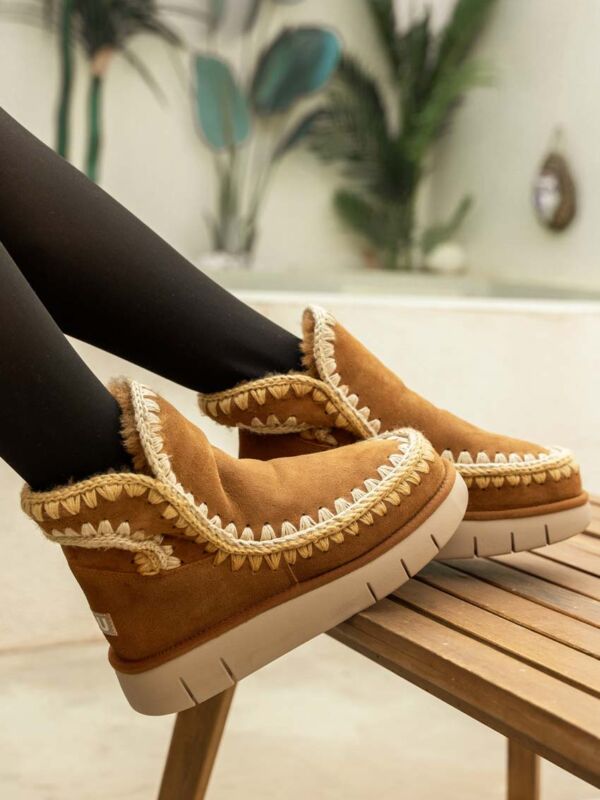boots femme de la marque MOU , chaussons fourrés et confortable en laine fait main