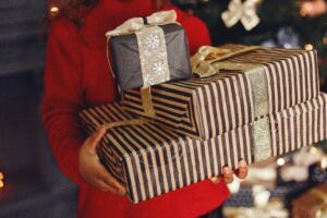 Idées cadeaux Noël 2025 : bottines, baskets et sneakers incontournables pour elle