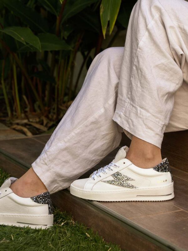 Basket Semerdjian blanc à paillettes MAYA 10307 SMR23 - Sneakers femme cuir blanc avec logo argent pailleté et lacets imprimés, marque française