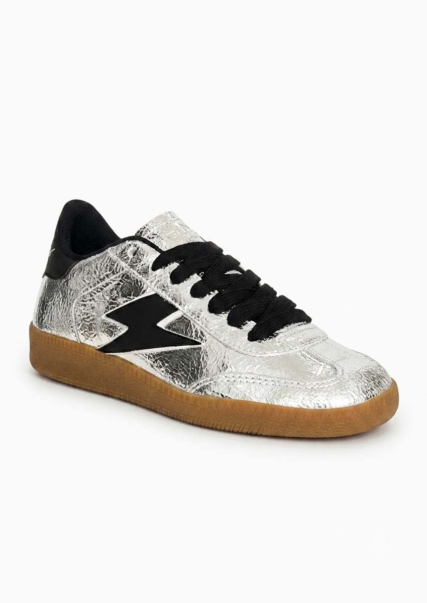 Basket Femme Argentée Cuir Metallic | Sneakers Semerdjian à Lacets Noirs – Style Urbain Chic Basket femme argentée Semerdjian en cuir métallisé avec lacets noirs et semelle gomme - Sneakers basses style rétro urbain