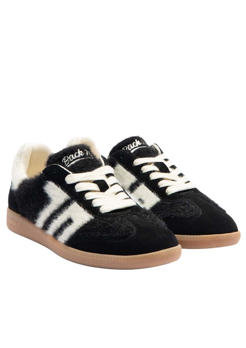 Baskets noires et beige femme – sneakers mohair Back 70 Cloud bicolores, semelle gomme AH26 Paire de baskets noires et beige femme en mohair : sneakers Back 70 Cloud bicolores noir et crème, semelle gomme