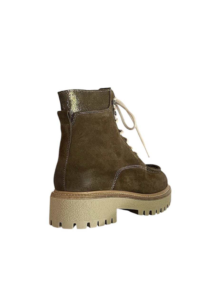 Talon plateforme cranté 4 cm vue dos – bottine olive LISA Minka Design Vue arrière de la bottine olive LISA Minka Design : talon plateforme cranté beige et col doré métallisé