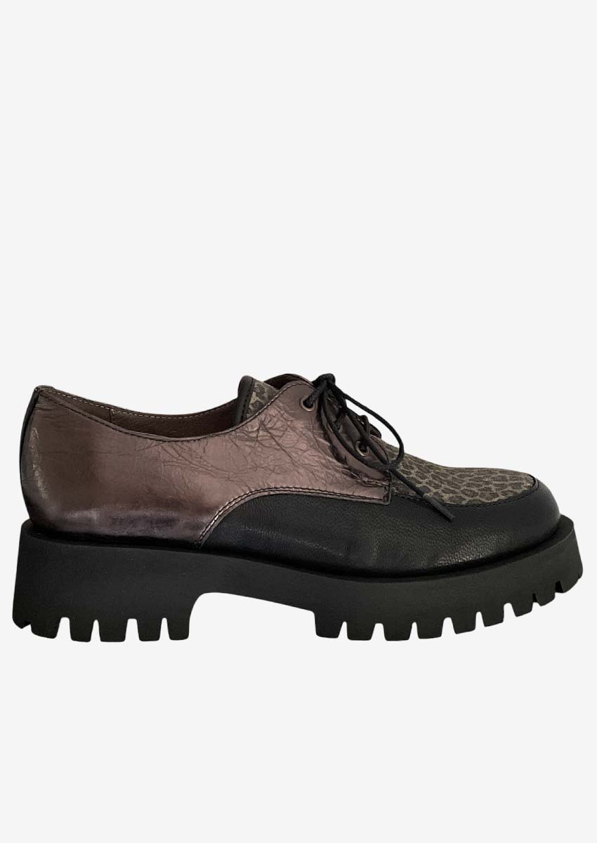 Mocassin femme léopard & bronze métallisé – vue profil | Minka Design JAVA Minka Design JAVA – Mocassin Femme A Lacets, Plateforme Léopard & Bronze Vue de profil du mocassin femme Minka Design JAVA : cuir bronze métallisé, plateau léopard et semelle crantée noire 4,5 cm