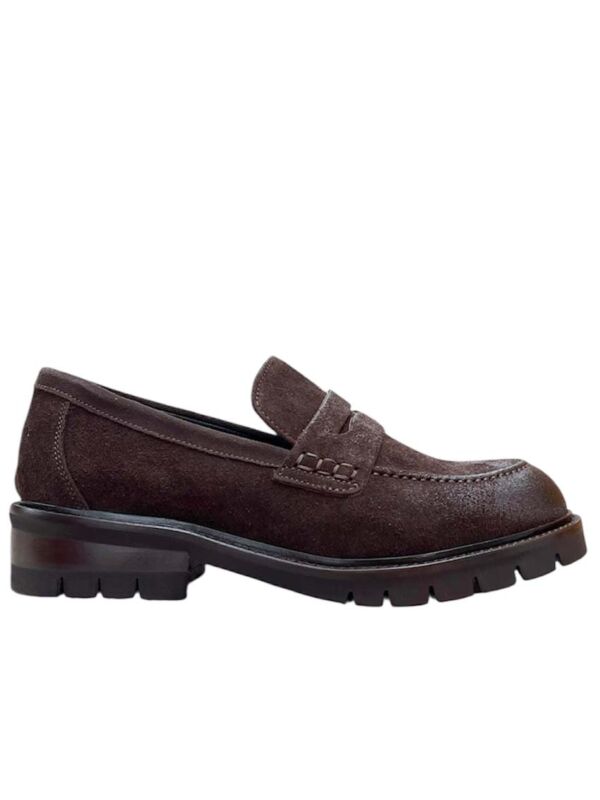 Penny loafer femme NICHE 1913 de profil, en cuir velours marron chocolat avec semelle crantée en gomme