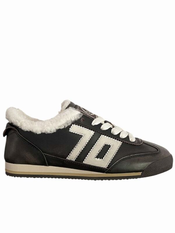 Basket rétro running Back 70 Leon en cuir véritable patiné marron taupe, vue profil extérieur : logo 70 écru, lacets crème et doublure moumoute chaude