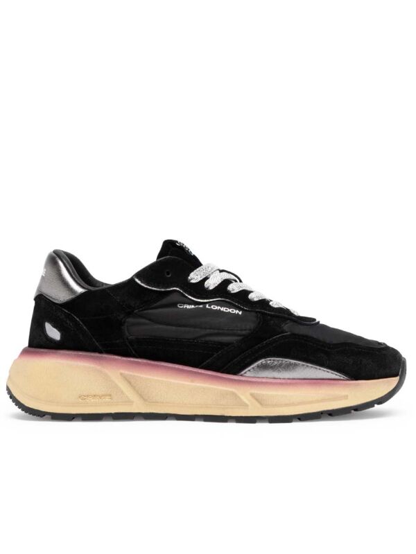 Crime London AKIRA - Baskets Femme Noir/Argent Hiver 26 , en daim avec détails argentés et semelle chunky dégradé mauve beige effet usé - Vue de profil latéral