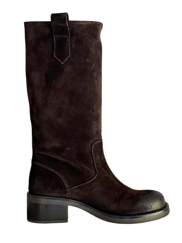Botte en velours marron hiver 2026 NICHE vue de profil sur fond blanc, talon bloc et tirette en cuir